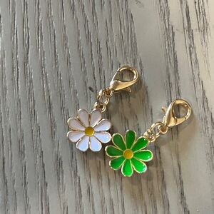Daisy Enamel Charm Zipper Pulls - White & Green